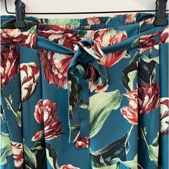 PatBO Botanica Floral Belted Cropped Pants - Picture 5 of 16